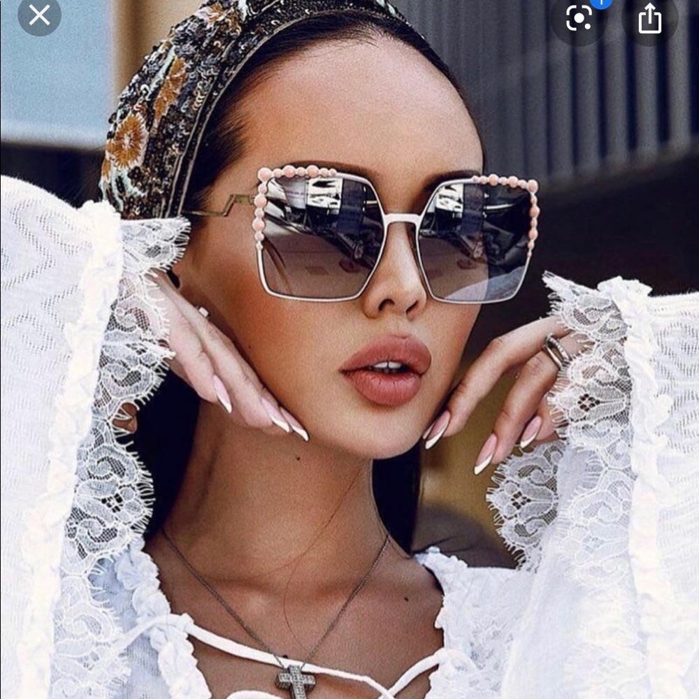 SOLD💕 Fendi Can Eye Runway Sunglasses